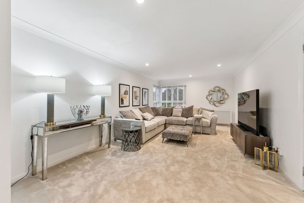 Property photo 2 of 28