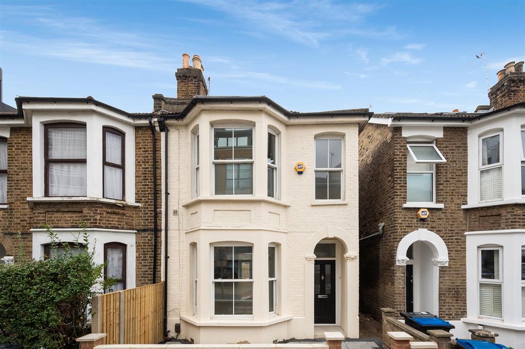 Property photo 1 of 12 Hartfield Crescent
