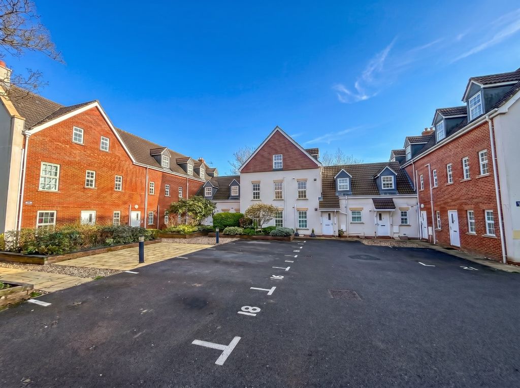 Property photo 1 of 8 4692292