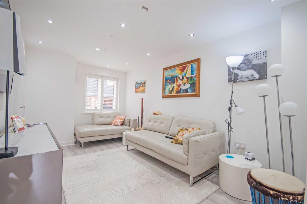 Property photo 3 of 14 L2.Jpg