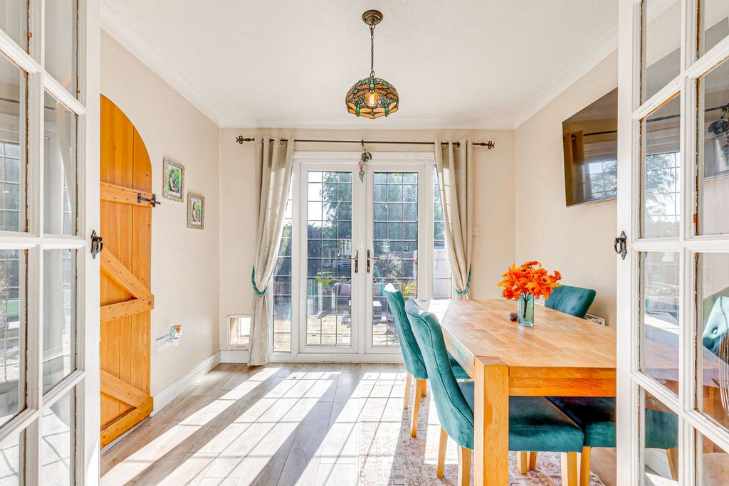 Property photo 3 of 23