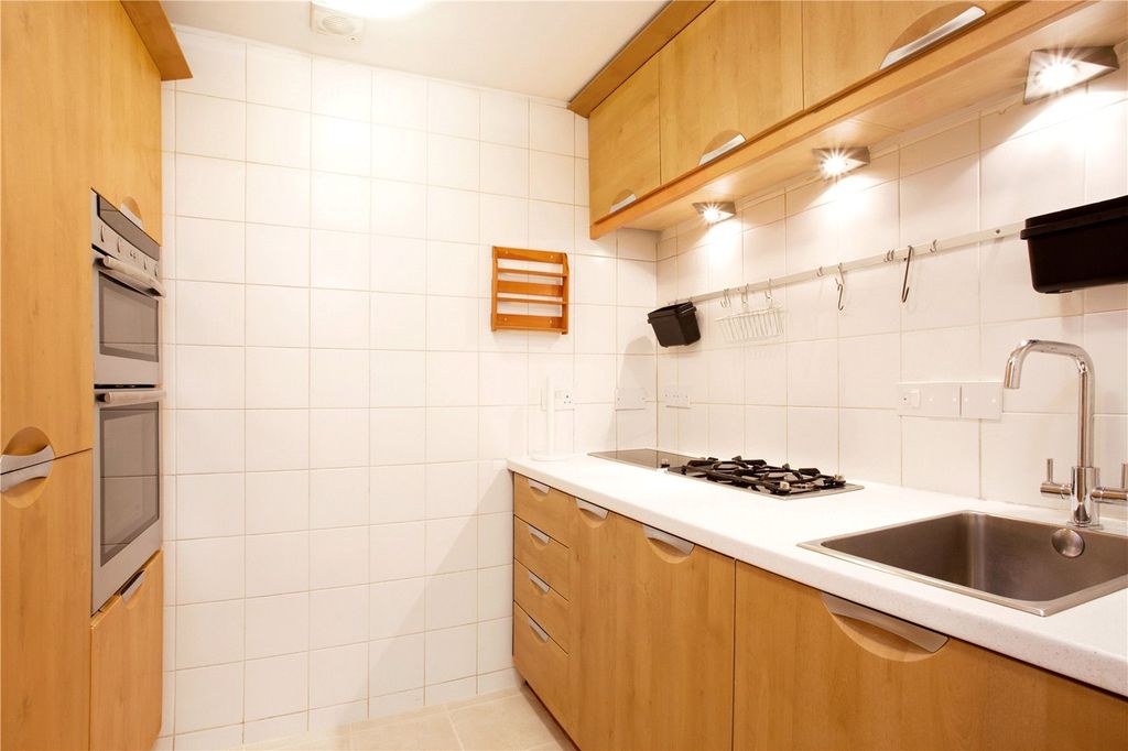 Property photo 3 of 8 Picture No. 14