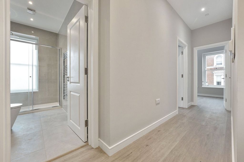 Property photo 3 of 14 Picture No. 02