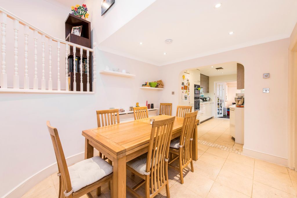 Property photo 2 of 11 Image