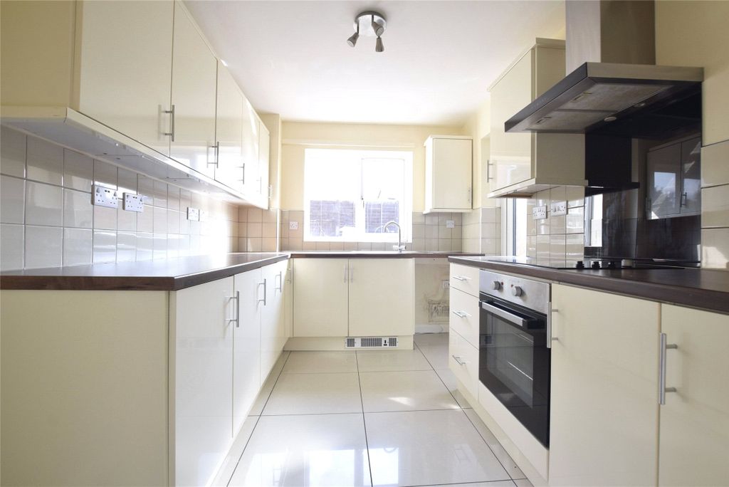 Property photo 2 of 17 Kitchen