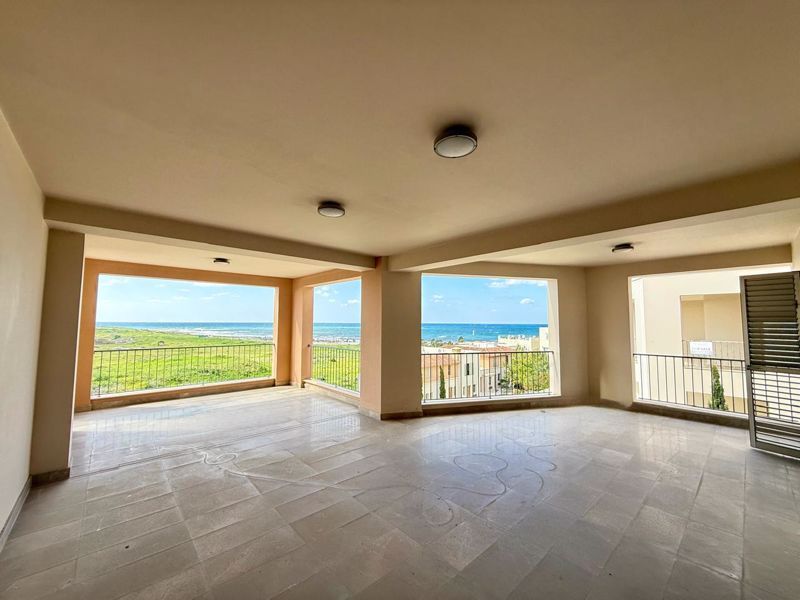 Property photo 3 of 20 Veranda