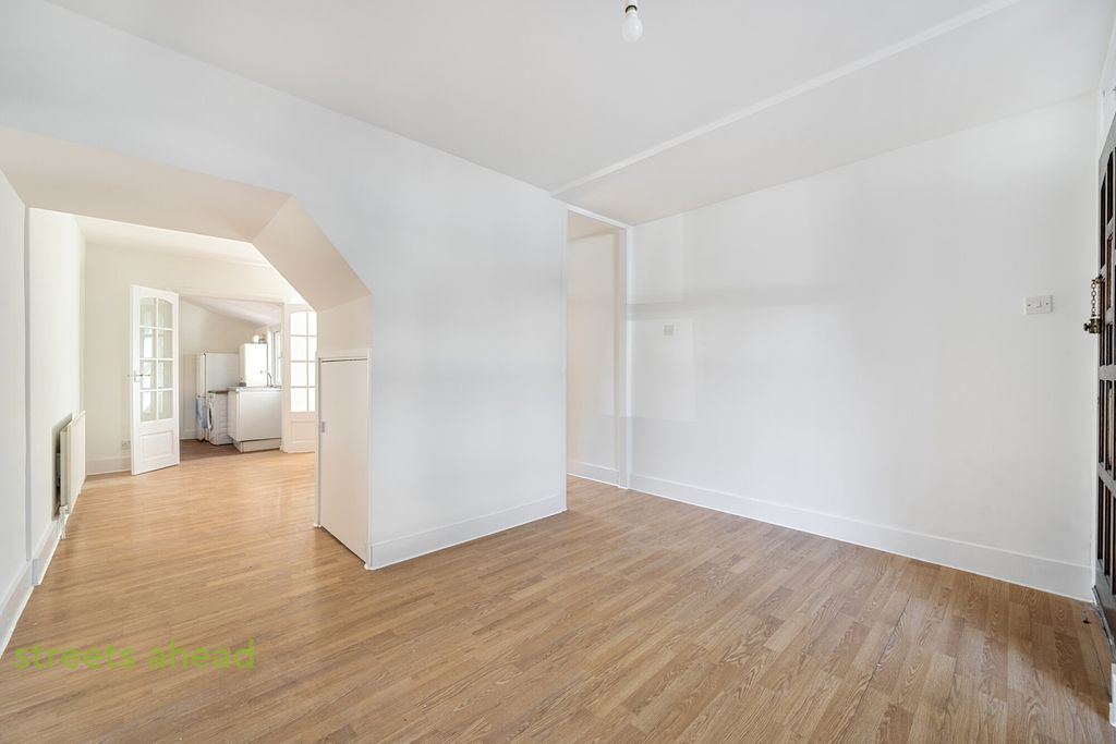 Property photo 3 of 13 Fd9c4759-0882-443...