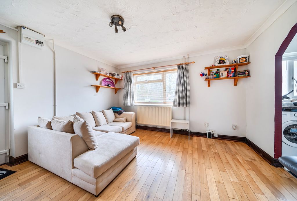 Property photo 3 of 16 1402821-1-696Fb28...