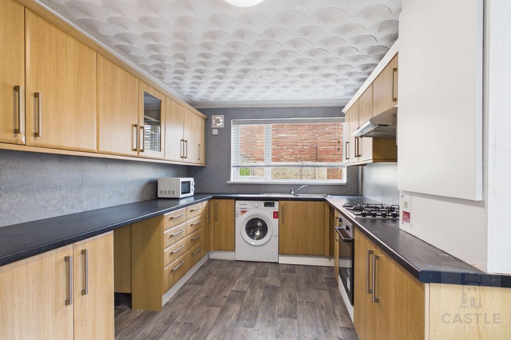 Property photo 3 of 6 Shared Kitchen