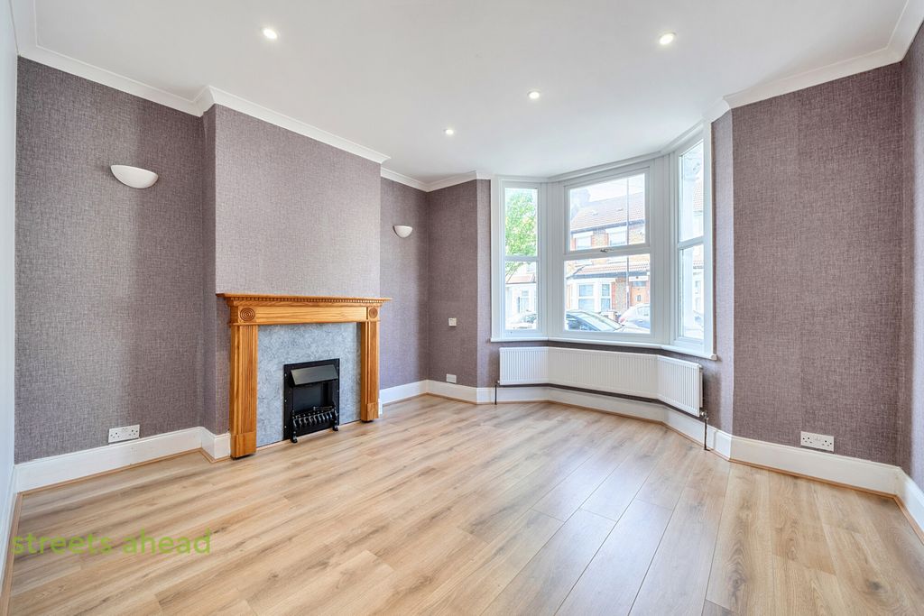 Property photo 2 of 16 9c6A8933-1B26-472...