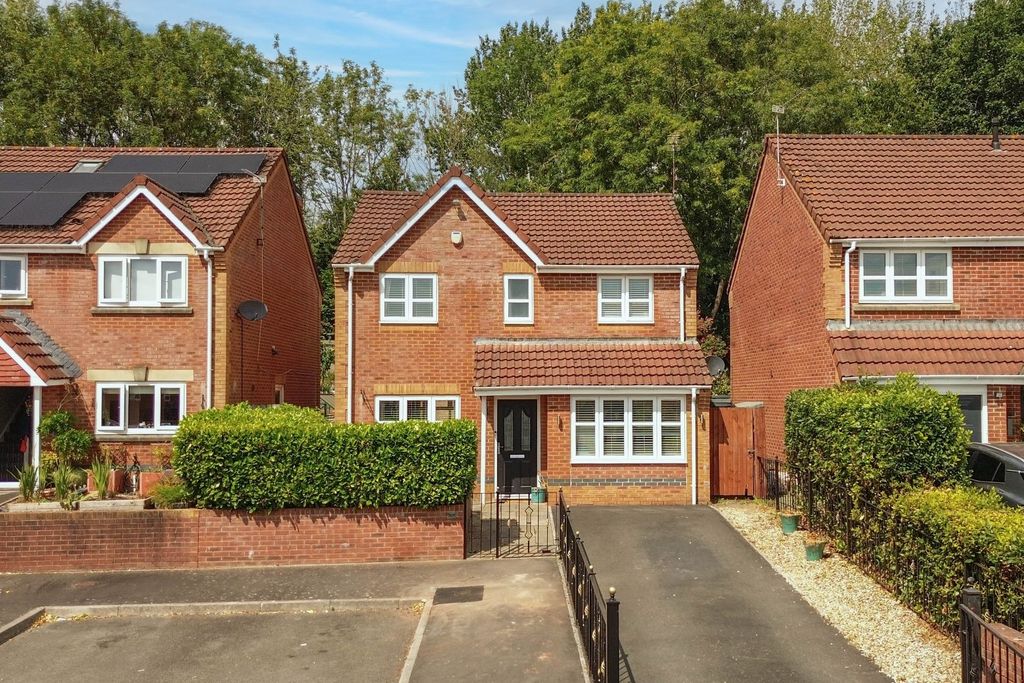 Property photo 1 of 33