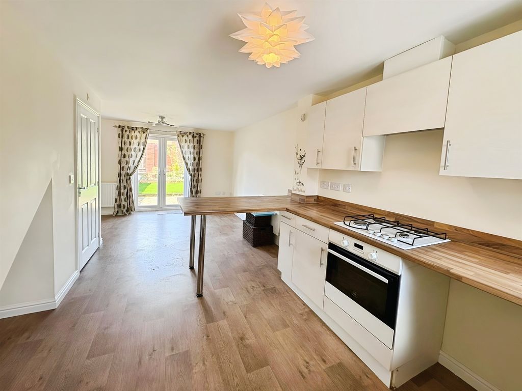 Property photo 2 of 26