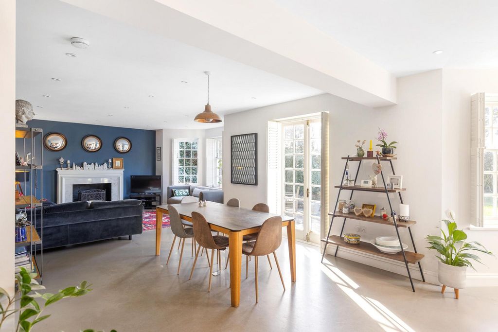 Property photo 3 of 21