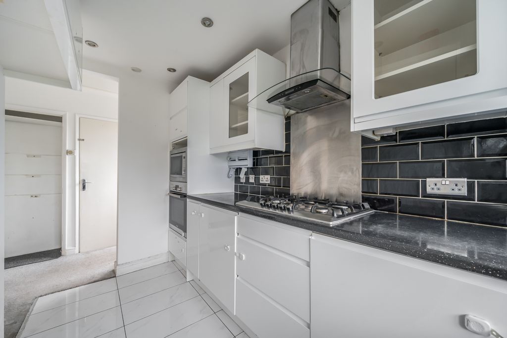 Property photo 2 of 20