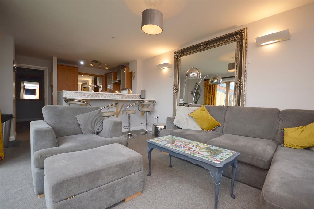 Property photo 3 of 10 Open Plan