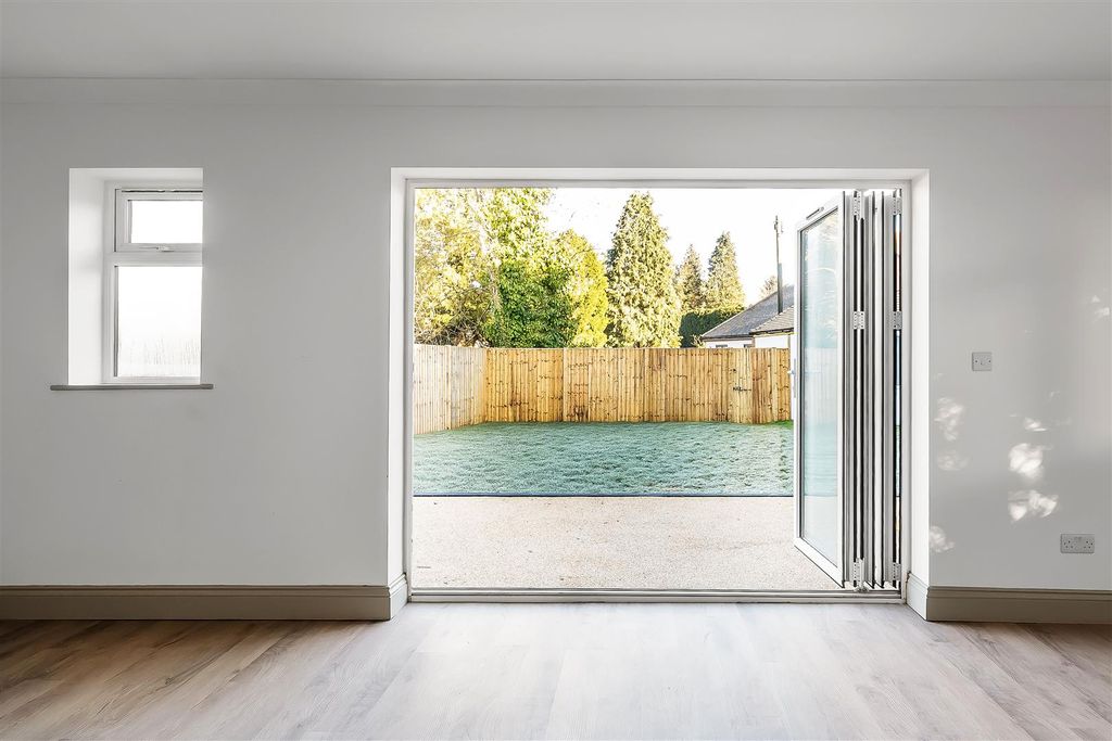 Property photo 2 of 31 93-Hurst-Green-Road-21.Jpg