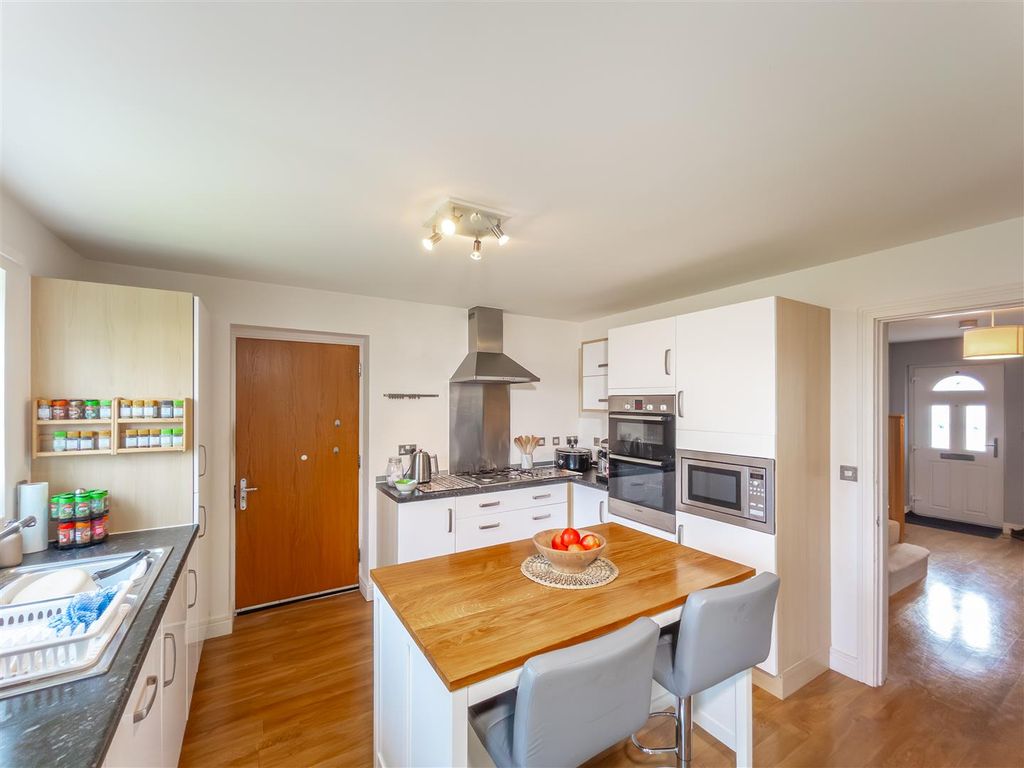 Property photo 2 of 23 63 Hellis Wartha-3.Jpg