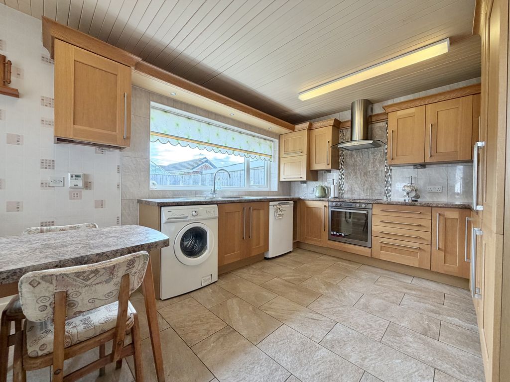 Property photo 2 of 28