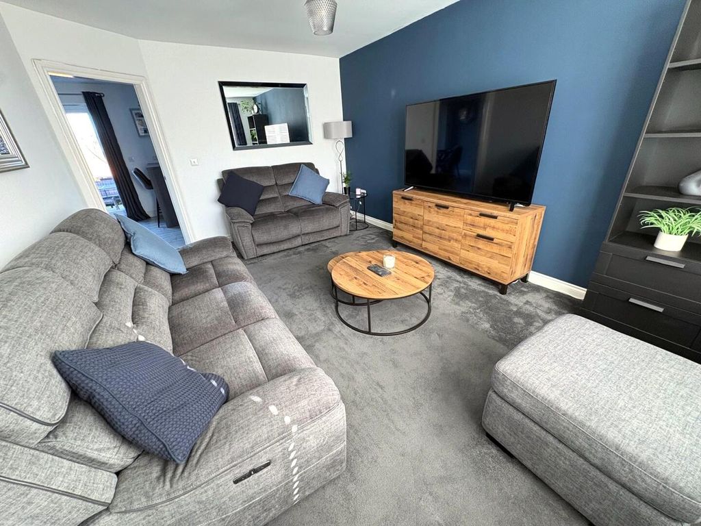 Property photo 2 of 22 Living Room