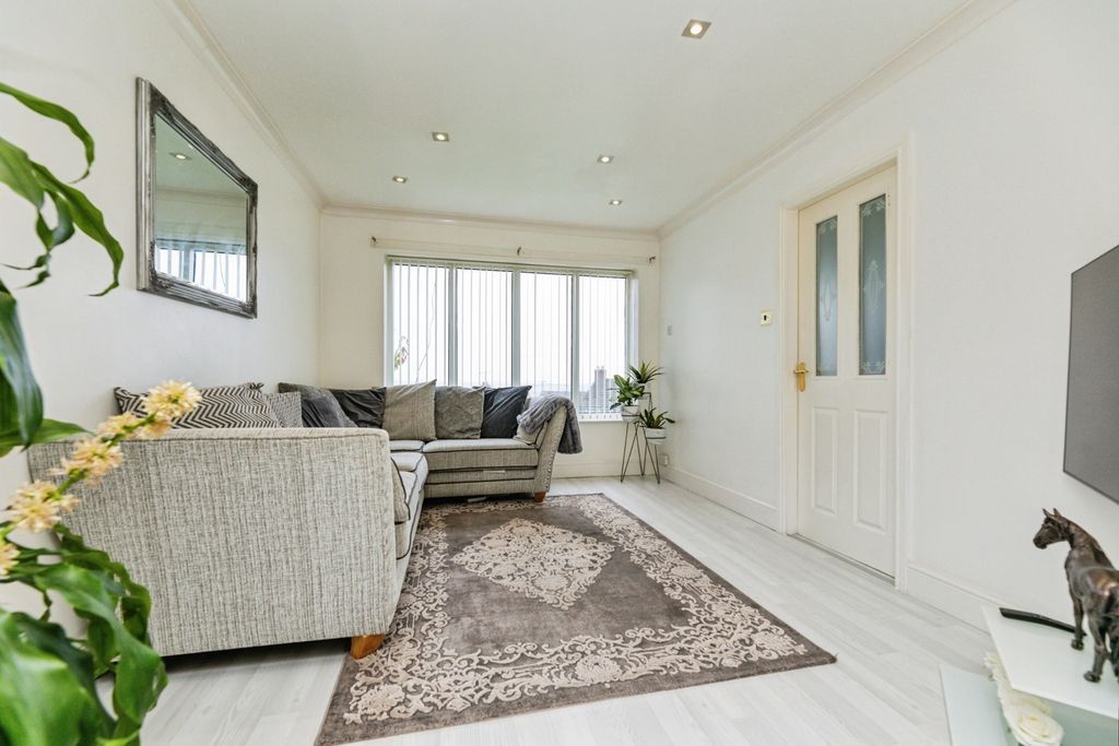 Property photo 3 of 17 Photo