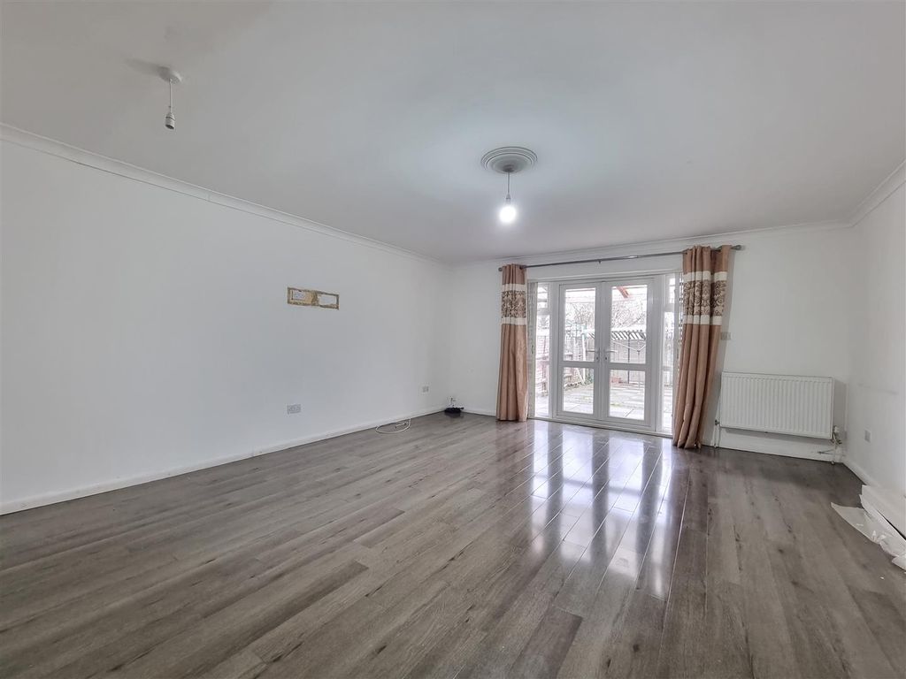 Property photo 3 of 26