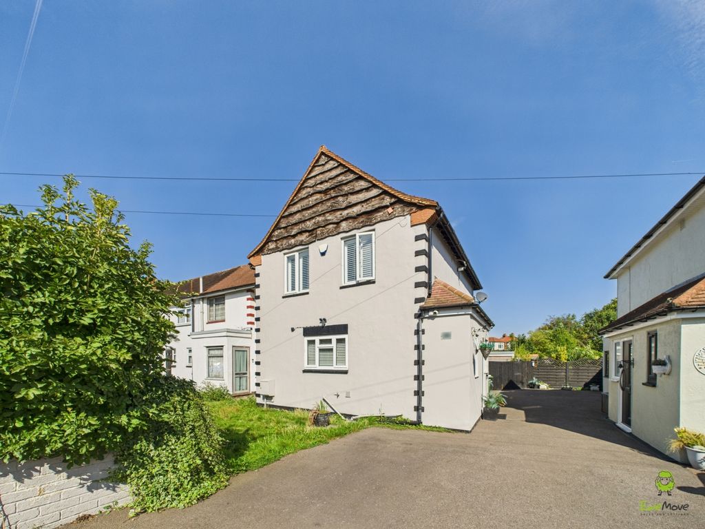 Property photo 3 of 8 Presented By Robert At Ewemove Bexleyheath And Dar