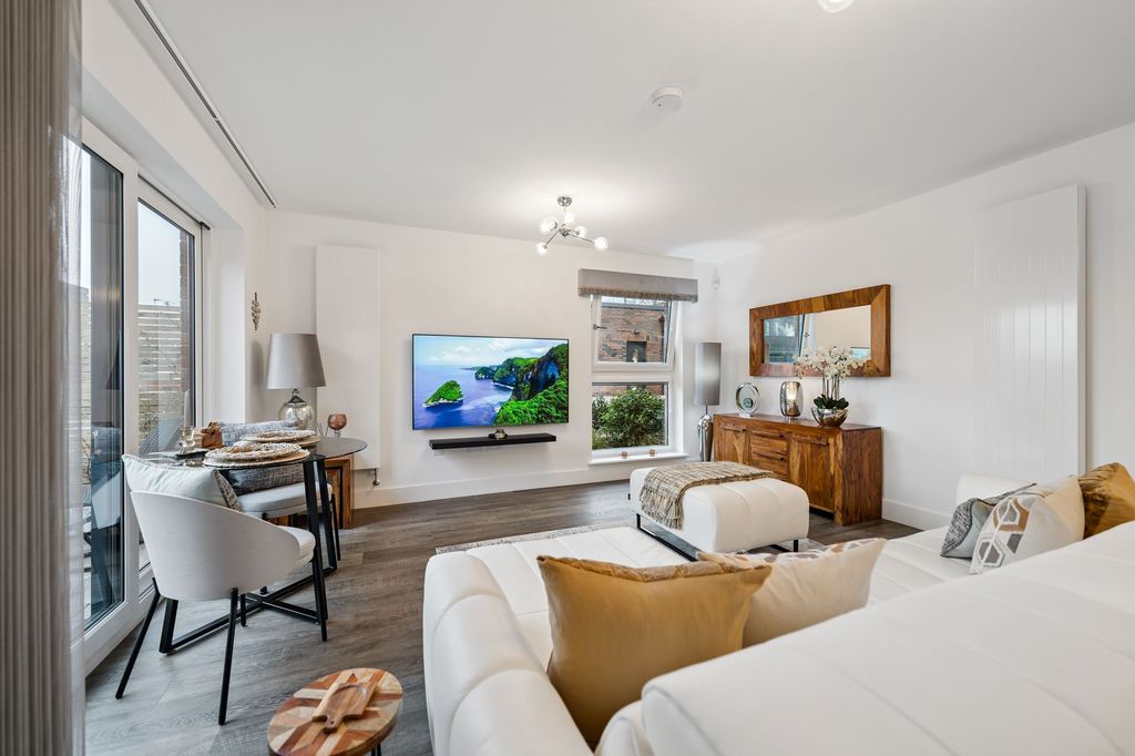 Additional image 5 of 2 bed flat for sale122 Festival Court, Main Door, Prince's Quay, Glasgow G51