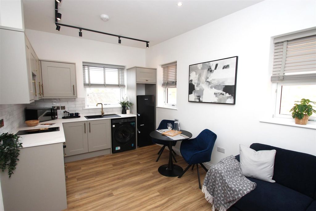 Property photo 3 of 10 Img_0571.Jpg