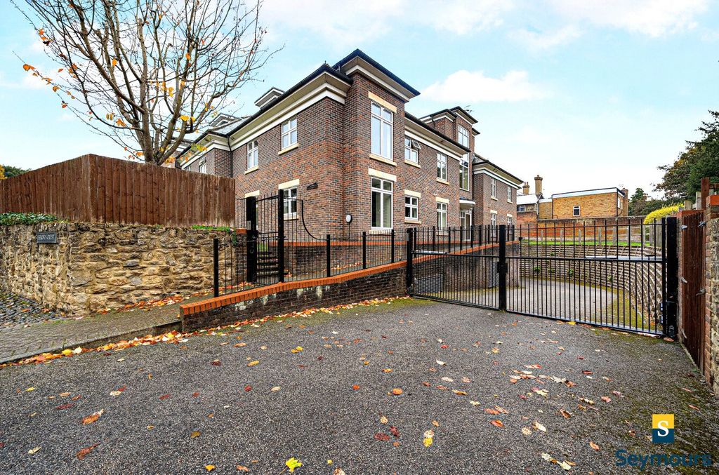 Property photo 1 of 14 Front Aspect