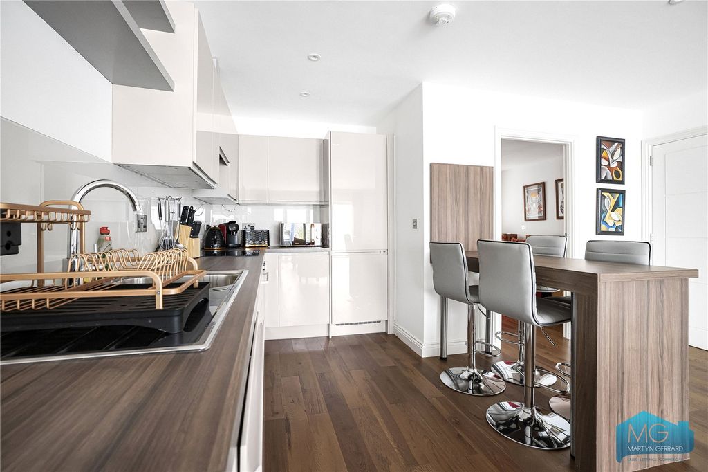 Property photo 2 of 17 Picture No. 13