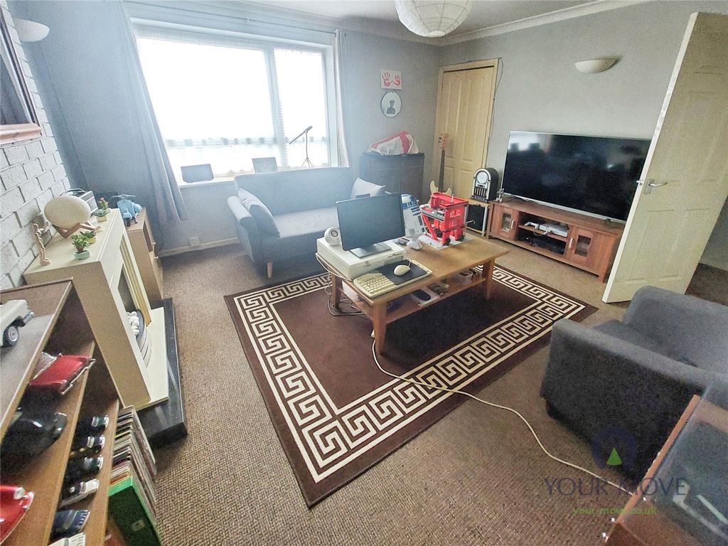 Property photo 3 of 6 Lounge