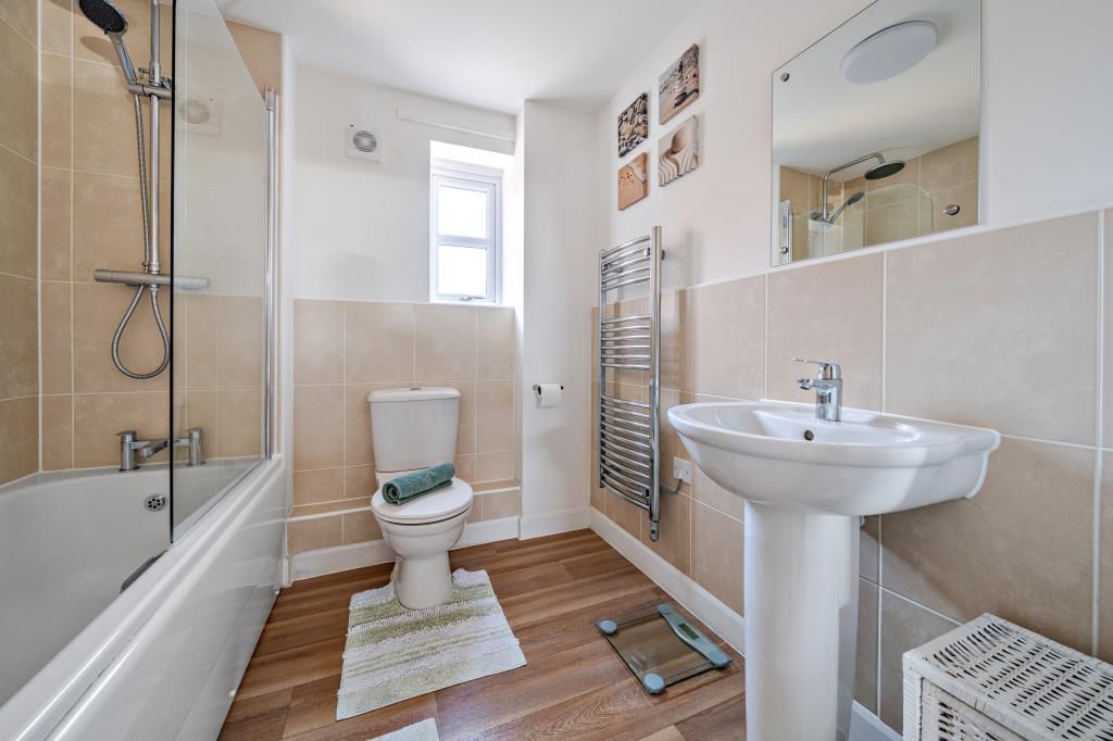 Property photo 3 of 19 Bathroom