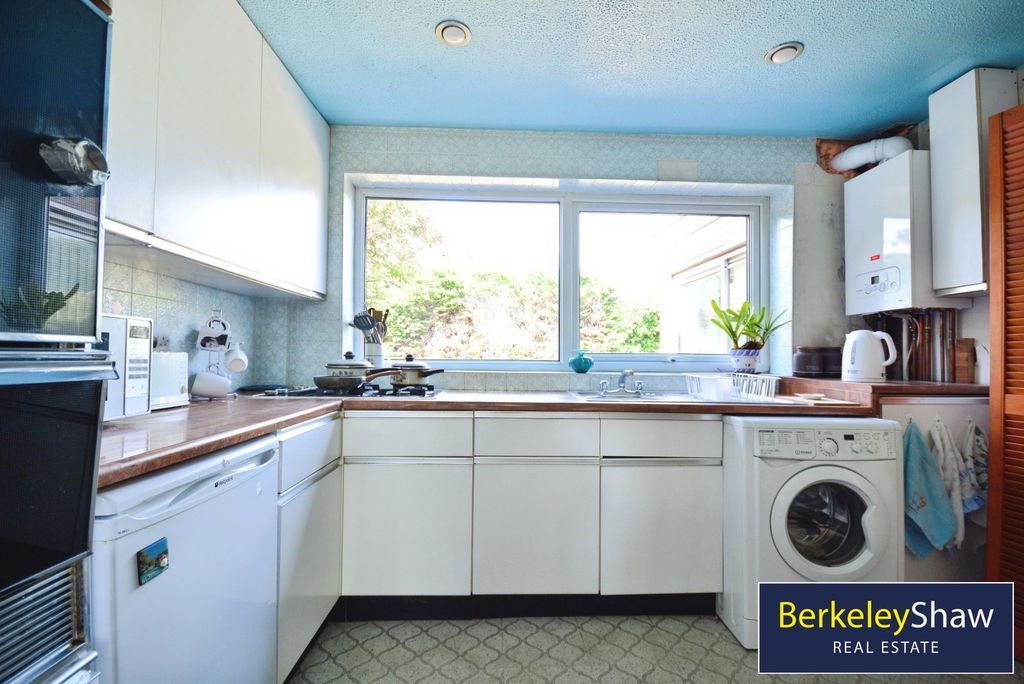 Property photo 2 of 19 Kitchen
