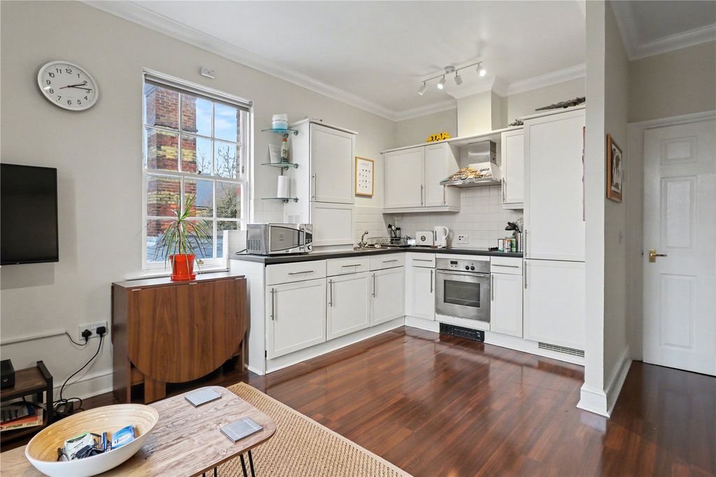 Property photo 3 of 17 Kitchen