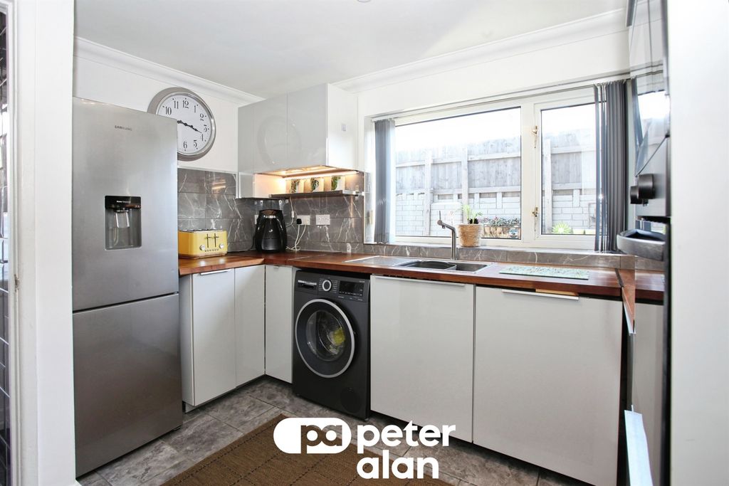 Additional image 9 of 3 bed semi-detached house for saleCentral Avenue, Cefn Fforest, Blackwood NP12