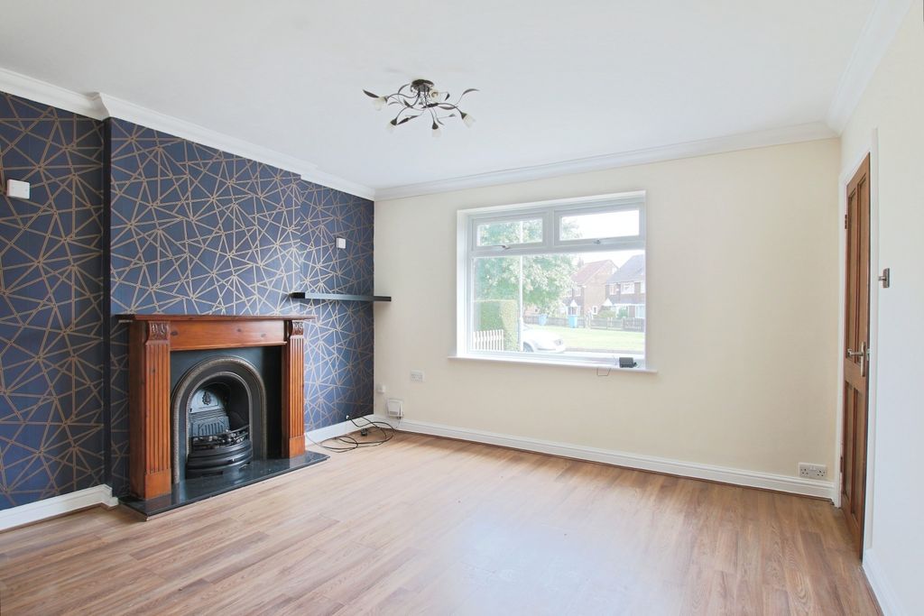 Property photo 3 of 14 4239407