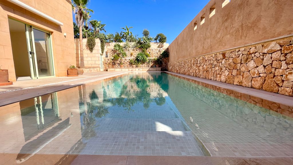 Property photo 2 of 26 001.Jpg