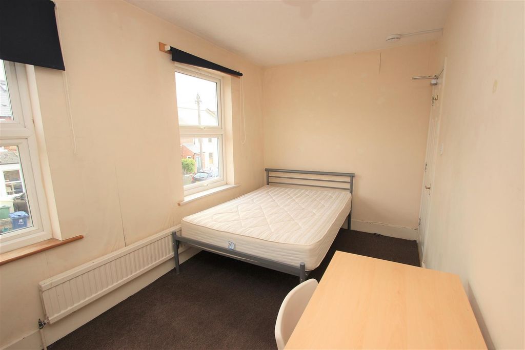Property photo 2 of 5