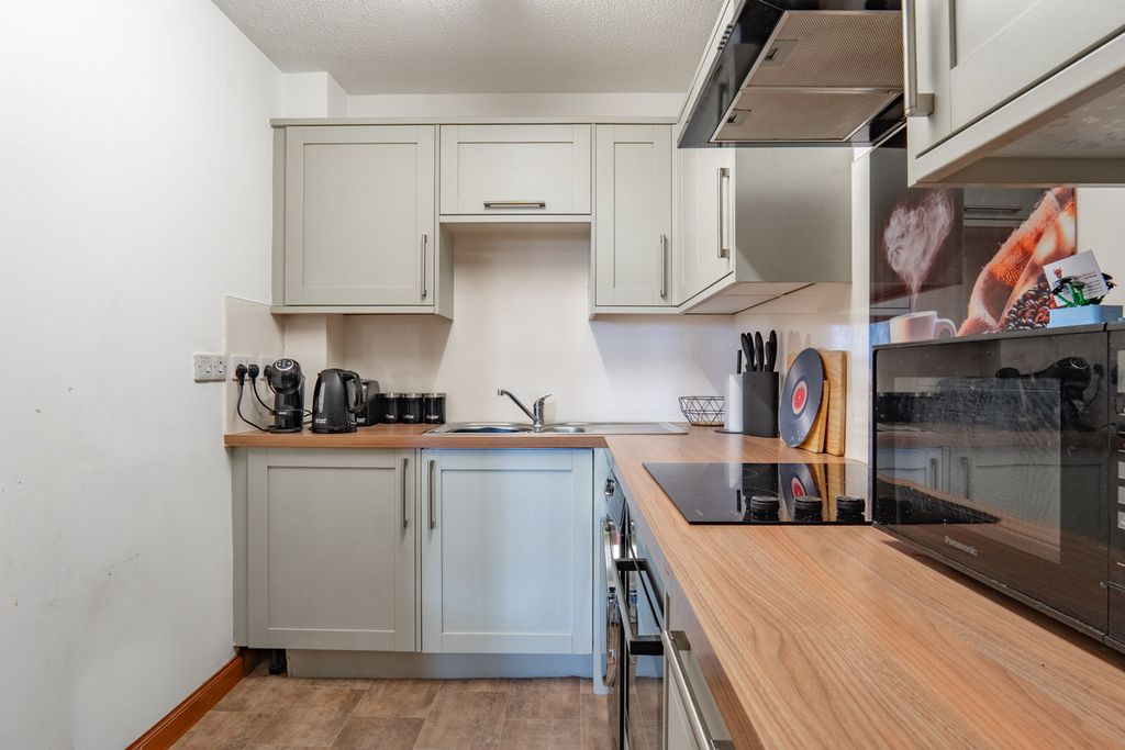 Additional image 8 of 2 bed flat for saleMurray Terrace, Inverness IV2