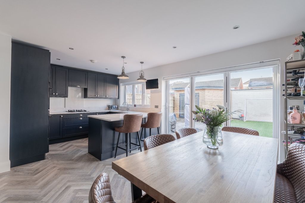 Property photo 3 of 42 4766033