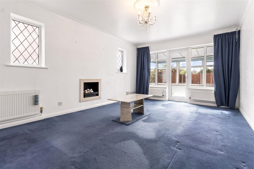 Property photo 2 of 25 5 St Johns Avenue-007.Jpg