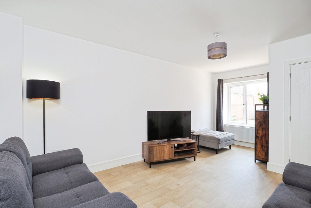 Property photo 3 of 17 Photo