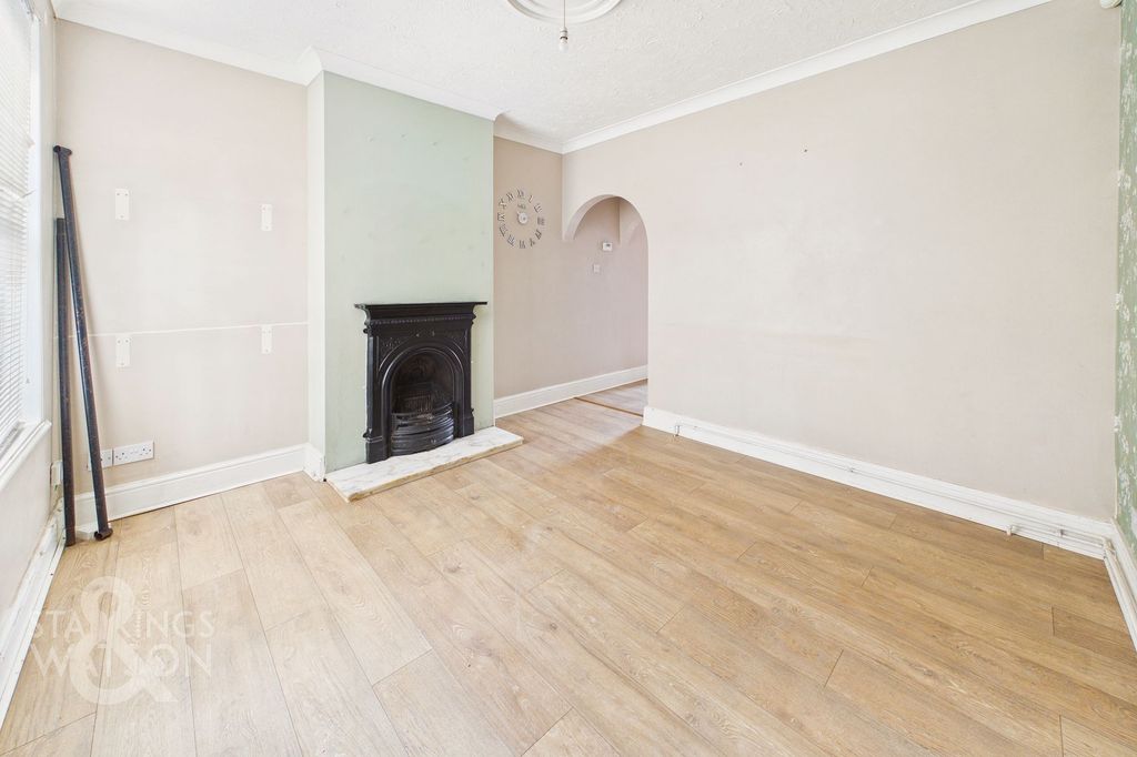 Property photo 2 of 19
