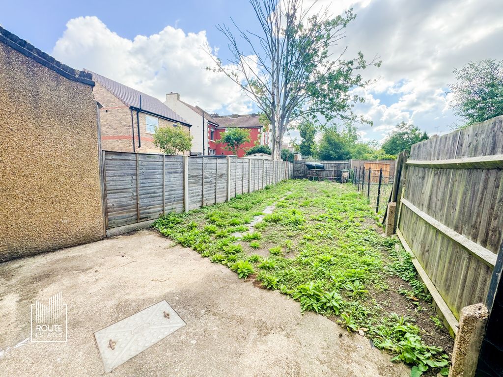 Property photo 1 of 10 Photo 10