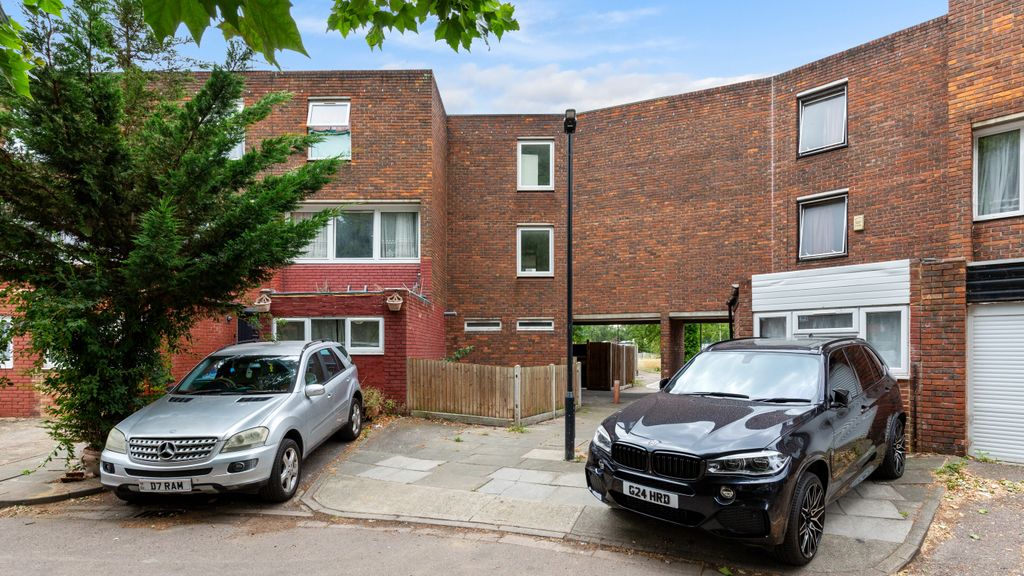 Property photo 1 of 17 48 Tawney Road, Thamesmead, London, Se28 8Ef