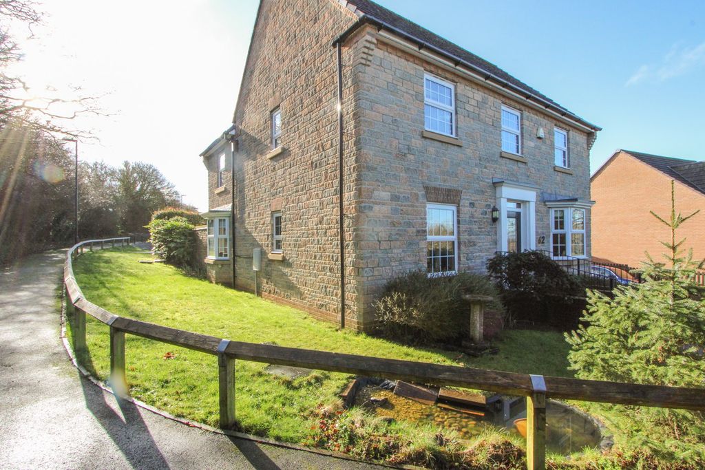 Property photo 2 of 32