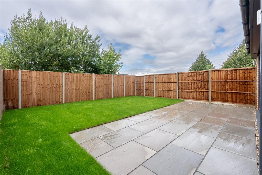 Property photo 3 of 16 Clarke Close-23.Jpg