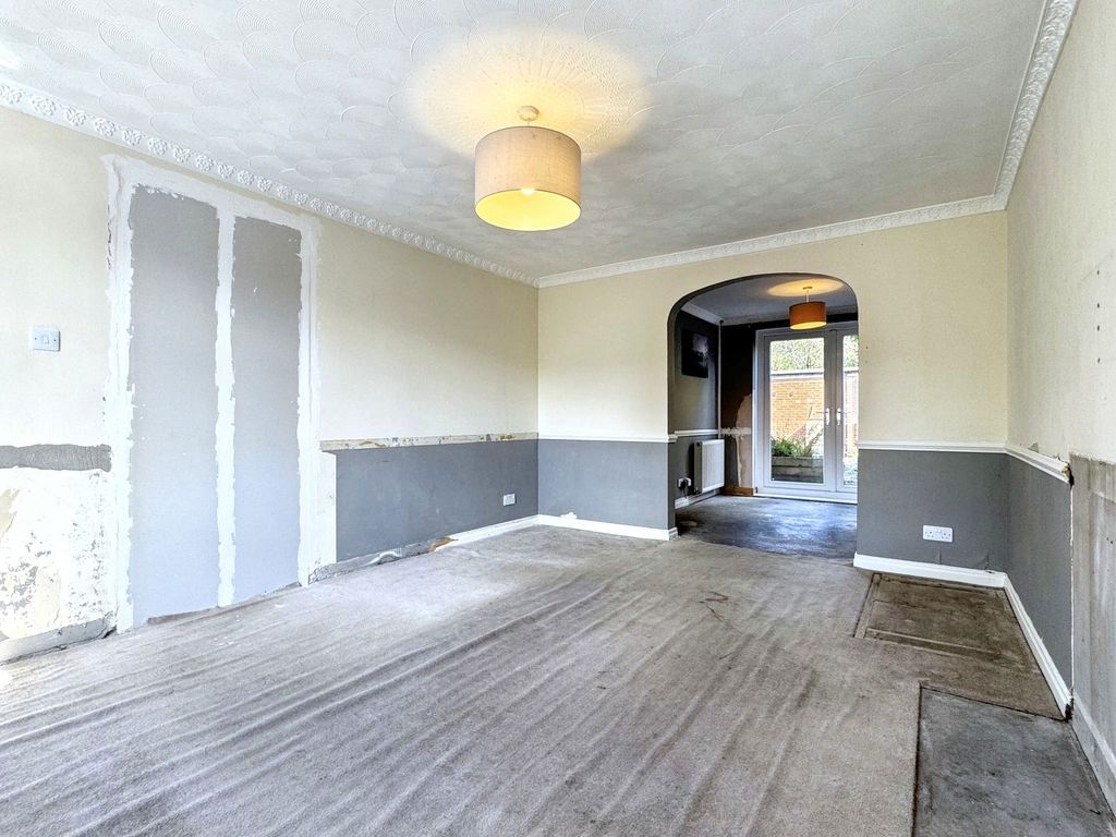 Property photo 2 of 25