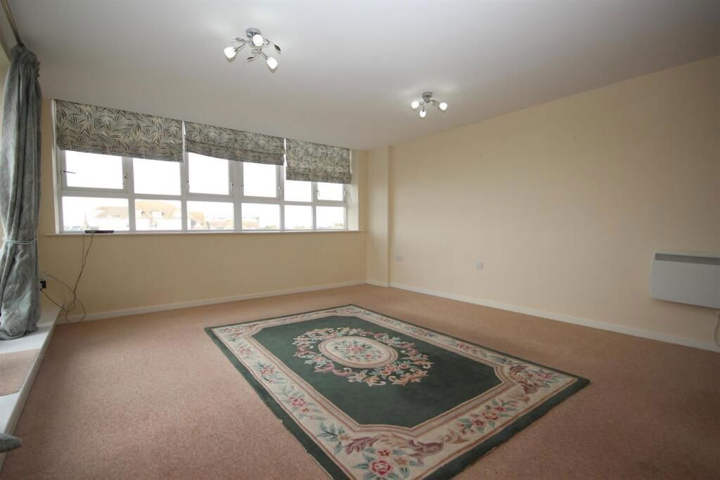 Property photo 3 of 27