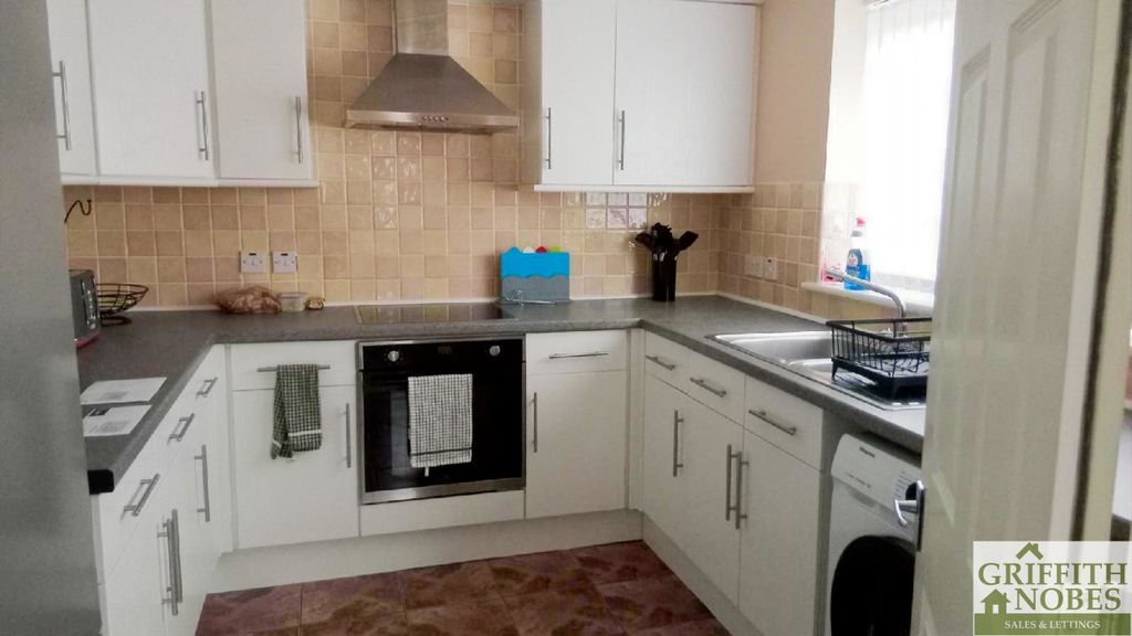 Property photo 3 of 28 Kitchen